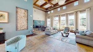 Vista-Ridge-Apartments-in-San-Antonio-Clubhouse-Living-Room