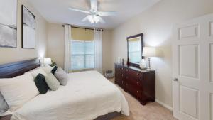 Vista-Ridge-Apartments-in-San-Antonio-One-Bedroom-Model-Bedroom