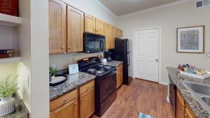 Vista-Ridge-Apartments-in-San-Antonio-One-Bedroom-Model-Kitchen1
