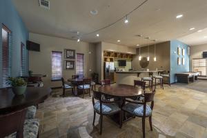 Apartments-in-San-Antonio-Texas-Clubhouse-Kitchen-with-Seating-Areas