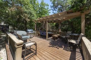 Apartments-in-San-Antonio-Texas-Outdoor-Grilling-Area-with-Pergola