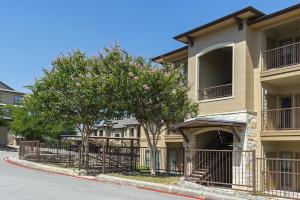 Apartments-in-San-Antonio-Texas-Exterior-Apartment-Building-3