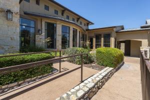 Apartments-in-San-Antonio-Texas-Exterior-Back-of-Leasing-Center-Clubhouse