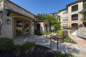 Apartments-in-San-Antonio-Texas-Front-Entrance-to-Leasing-Center-Clubhouse