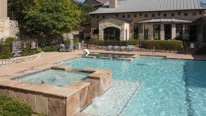 Apartments-in-San-Antonio-Texas-Pool-Patio-Area-5