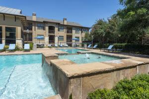 Apartments-in-San-Antonio-Texas-Pool-Patio-Area
