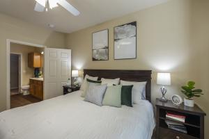 Two-Bedroom-Apartments-in-San-Antonio-Texas-Model-Bedroom-with-View-to-Bathroom