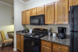 Two-Bedroom-Apartments-in-San-Antonio-Texas-Model-Kitchen