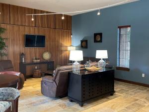 Apartments in San Antonio, Texas - Clubroom TV Area